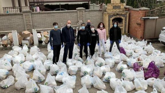 На Ставрополье греческая молодёжь привозит продукты нуждающимся