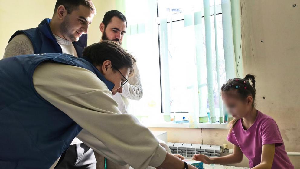 На Ставрополье «Единая Россия» и молодогвардейцы поздравили маленьких пациентов больницы