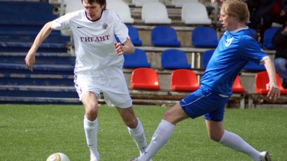 Динамовцы обыграли футболистов из Сотниковского