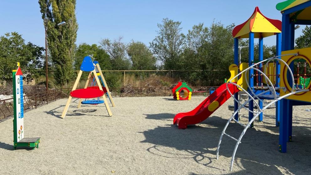 Четырёхлетняя девочка приняла участие в создании детского городка на Ставрополье