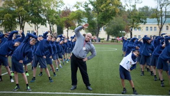 Андрей Чемеркин вышел на зарядку с кадетами президентского училища в Ставрополе
