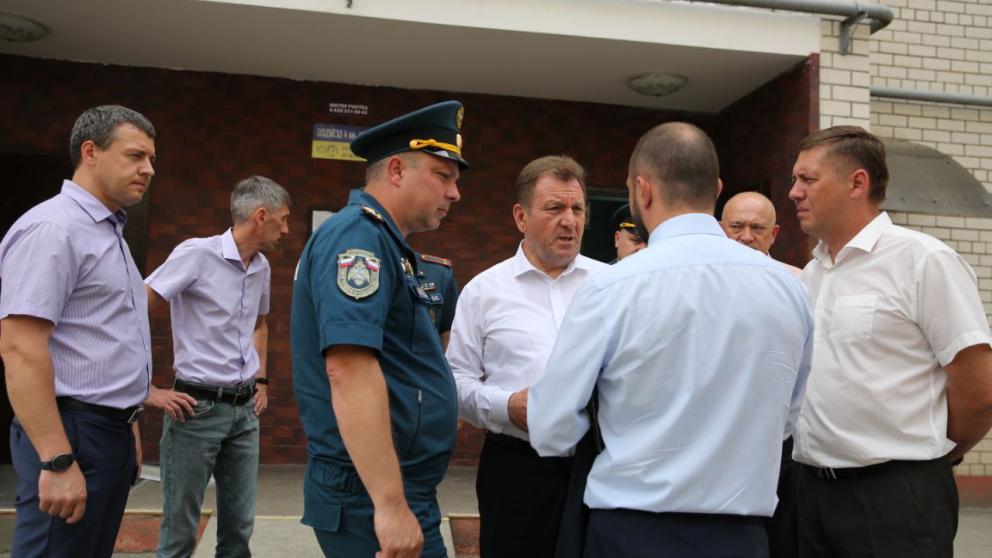 Выбитые хлопком газа окна в многоэтажке Ставрополя восстановят в течение двух дней