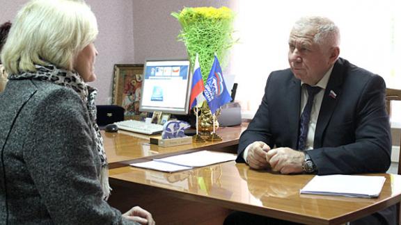 Спикер ДСК Ю. Белый провел прием граждан в селе Кочубеевском