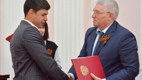 Геройский поступок Александра Верисокина отметили в администрации Ставрополя