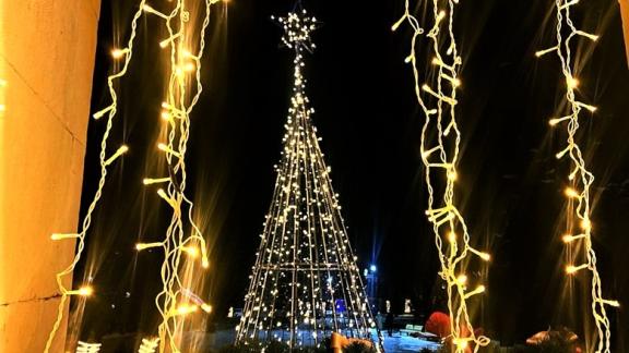 В Ессентуках лучший новогодний двор получит в подарок детскую площадку