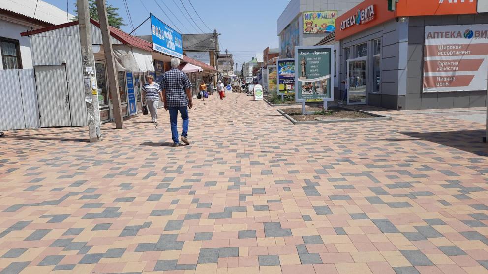 В Светлограде на Ставрополье благоустраивают пешеходные зоны по двум центральным улицам