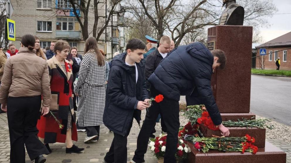 В Георгиевске открыли монумент в честь героя Великой Отечественной войны