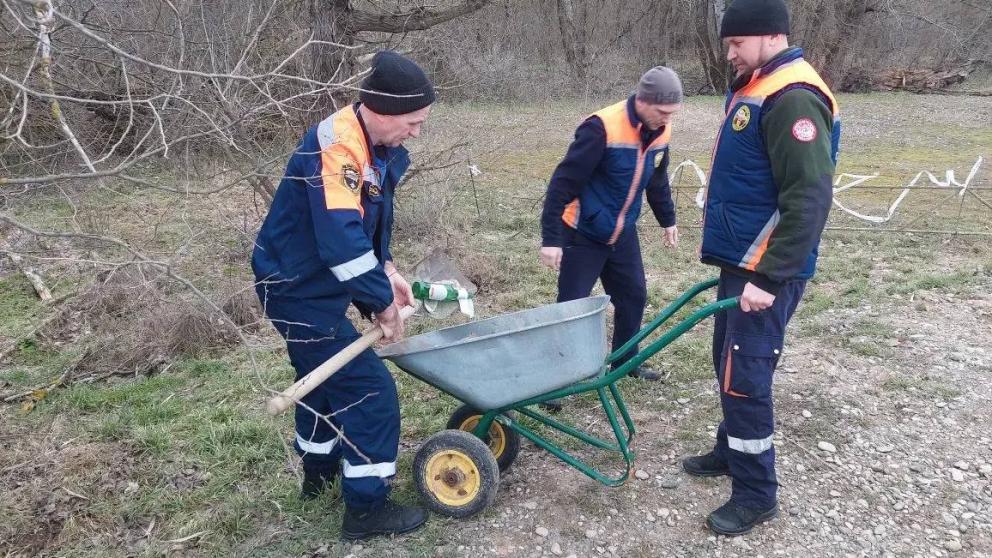 Сотрудники ПАСС Ставрополья провели субботник на подведомственных территориях