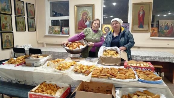 Прихожане храма станицы Барсуковской собрали гуманитарную помощь для участников СВО