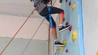 Соревнования по скалолазанию прошли на закрытом скалодроме 15-й школы села Ивановского