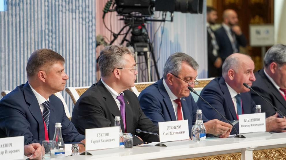 Политолог: Активная позиция Владимирова на форумах способствует развитию Ставрополья