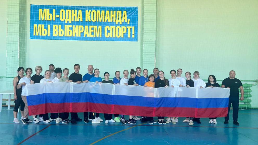 Соревнования по волейболу прошли в Грачёвском округе ко Дню народного единства