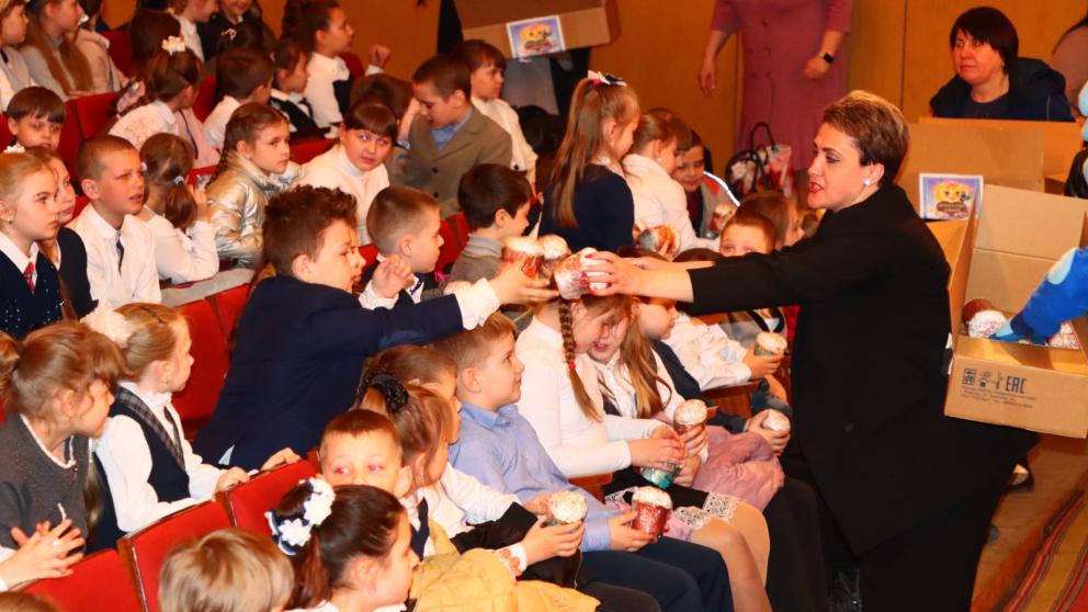 Ипатовский округ Ставрополья оказывает помощь Антрацитовской школе