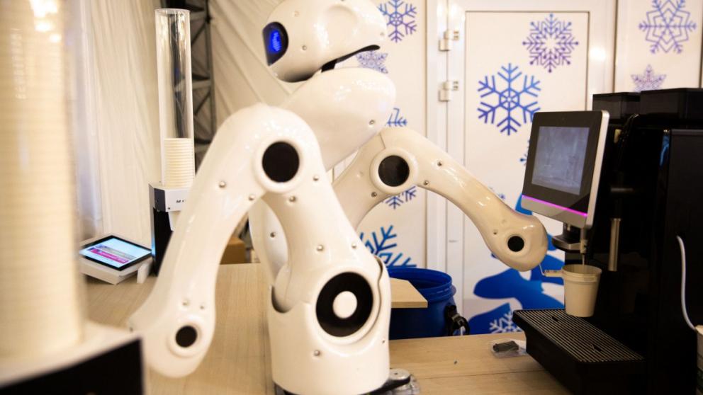 Более 6 тысяч чашек кофе продал робот-бариста на катке в Ставрополе