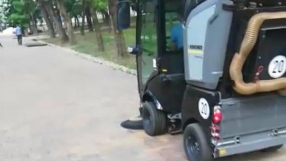 Парк Ессентуков убирает мощный пылесос-трансформер