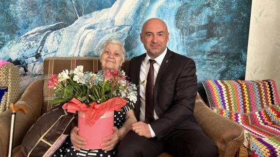 92-летняя жительница Ставрополья связала 800 пар носков для участников СВО