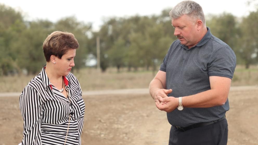 Стартовал ремонт участка подъездной дороги к селу Первомайскому Ипатовского округа