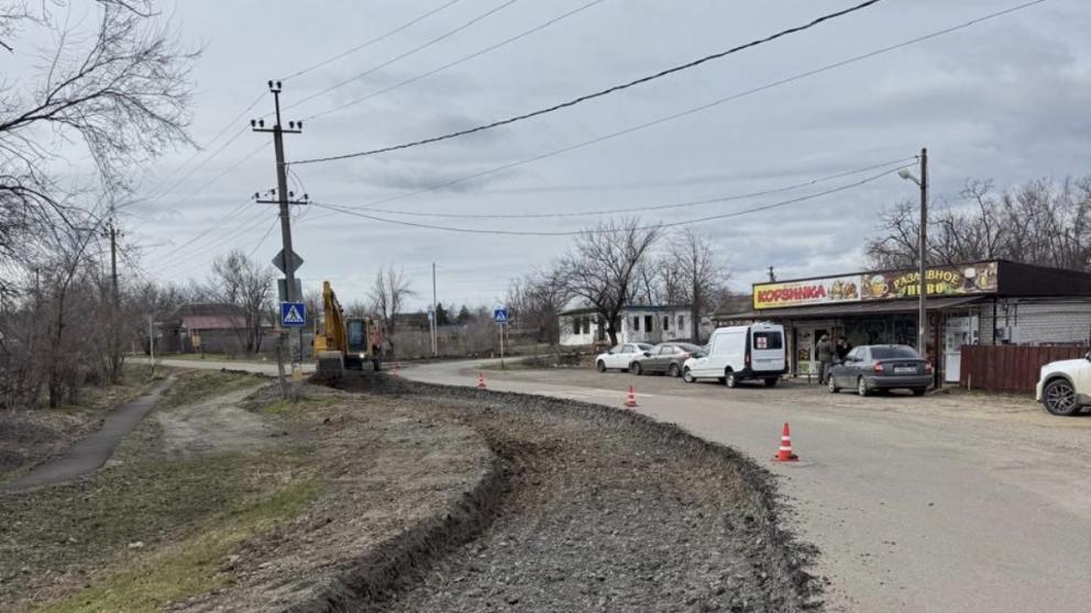 В Новоалександровском округе ремонтируют объезд станицы Расшеватской