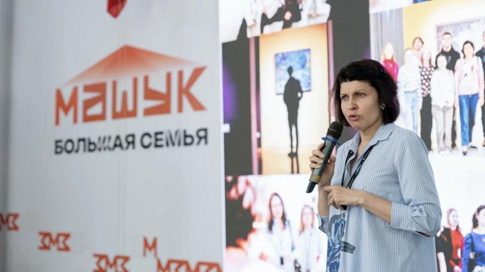 Проблему конкуренции с интернетом и нейросетями обсудили с машуковцами