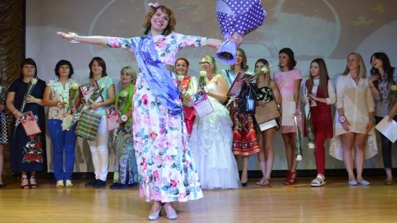 Лучшая автоледи Ставрополья получила в подарок холодильник