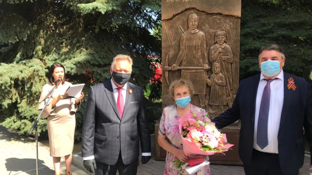 В Изобильном появился памятник труженикам тыла и детям войны