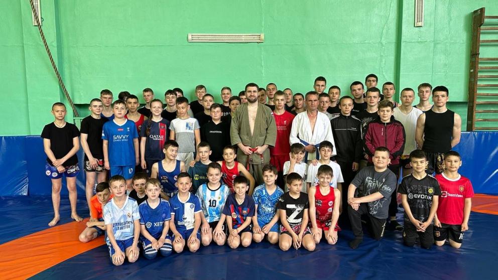 Команда «Единой России» из Ставрополья провела в ЛНР шахматный турнир