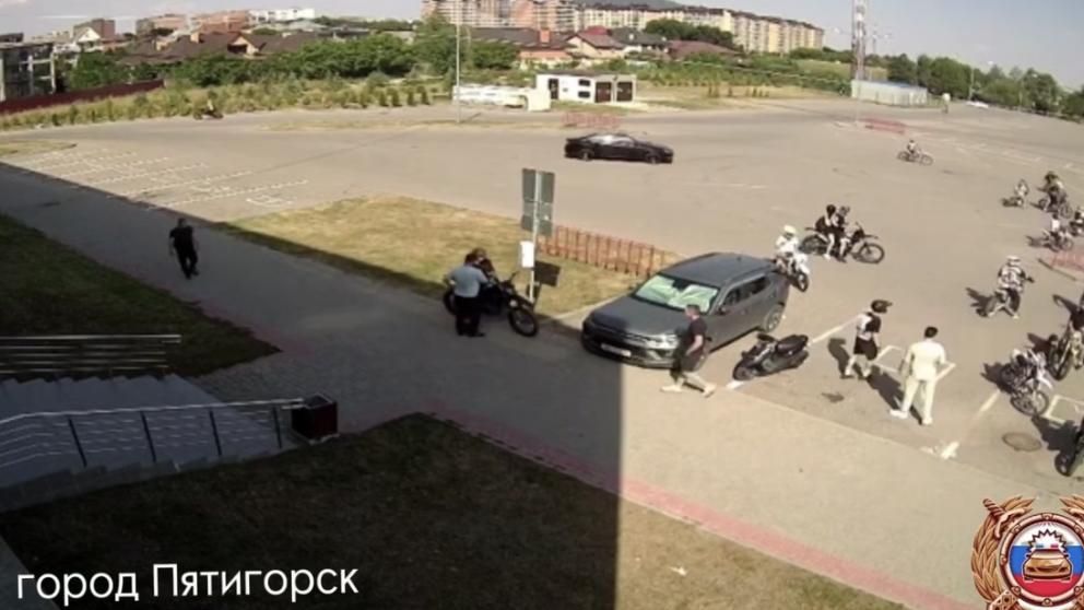 В Пятигорске автоинспекторы пресекли массовый заезд подростков на мотоциклах
