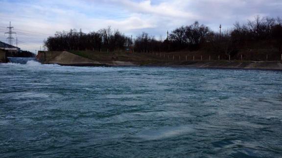 Утонувшего рыбака ищут спасатели на Новотроицком водохранилище