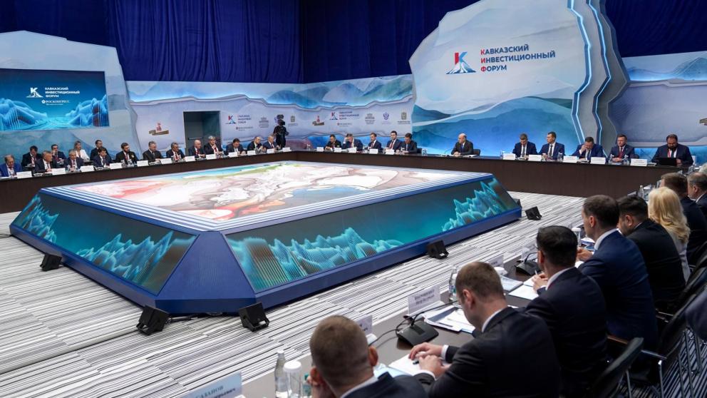 Премьер-министр РФ провёл заседание Правительственной комиссии на КИФ-2025