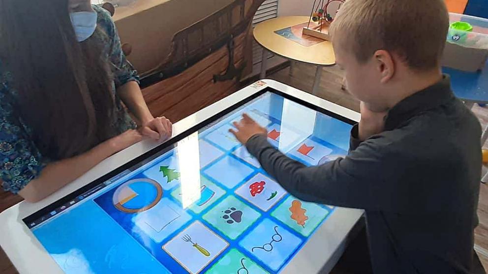 Юные невинномыссцы осваивают мультимедийное оборудование