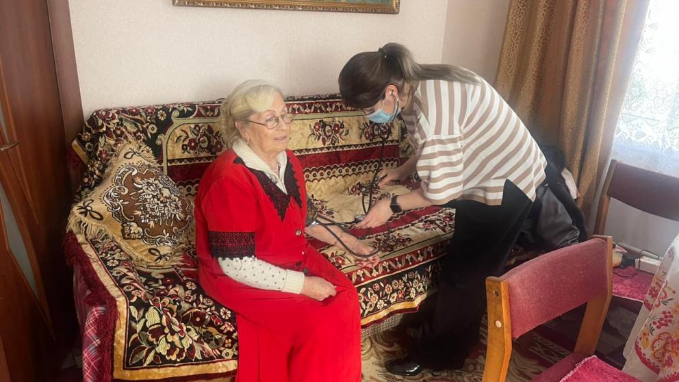 На Ставрополье мобильные бригады медиков проводят диспансеризацию ветеранов