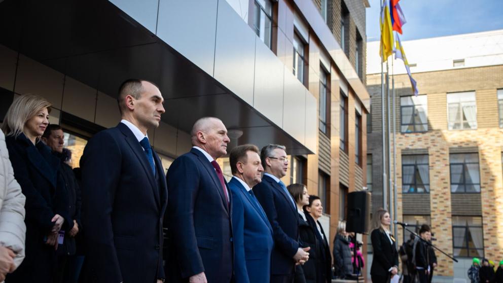 Построенную группой компаний «ЮгСтройИнвест» школу открыли в Ставрополе