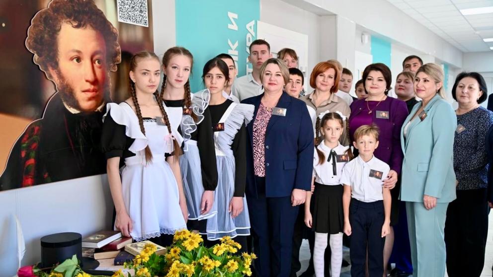 В школе на Ставрополье установили современный арт-объект — портрет Пушкина