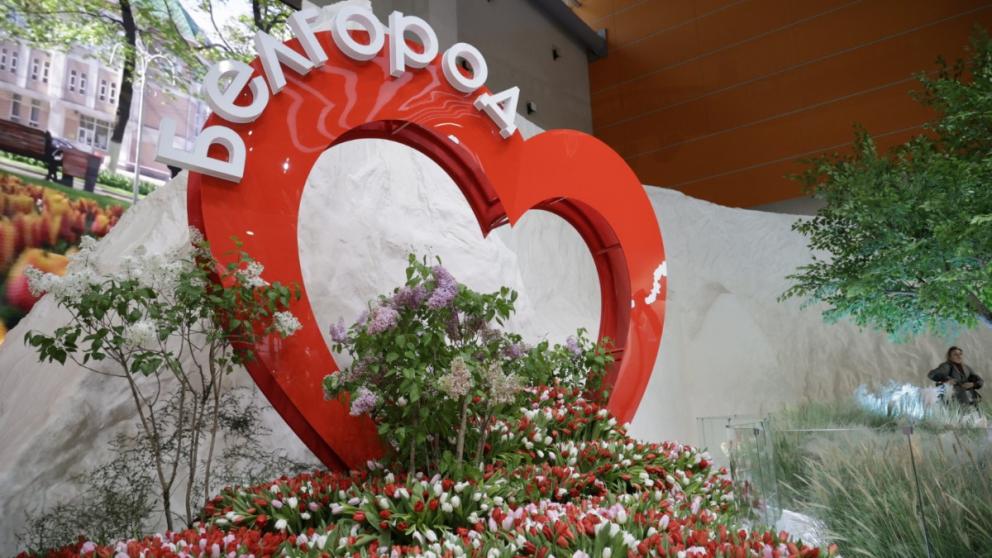 Гости выставки «Россия» в Москве поддержали белгородцев тюльпанами