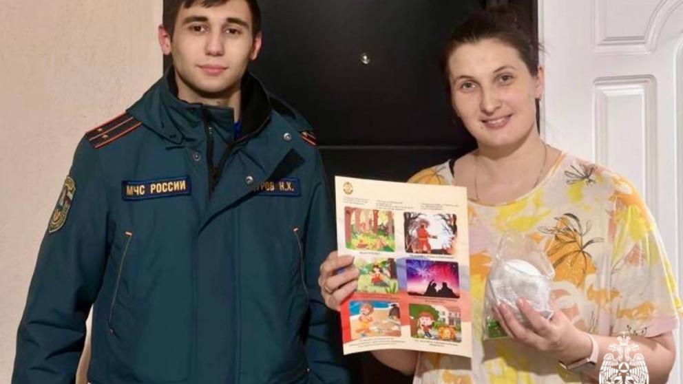 Сотрудники МЧС установили пожарные извещатели в домах ессентучан