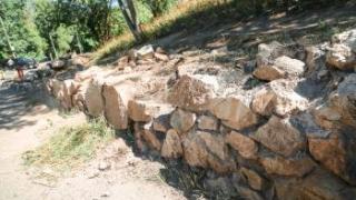 В скверы и парки Пятигорска завезут машукский травентин