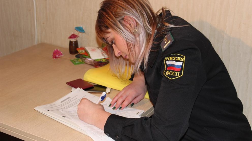 Только арест Mercedes-Benz E 200 побудил должника в Александровском районе вернуть долг