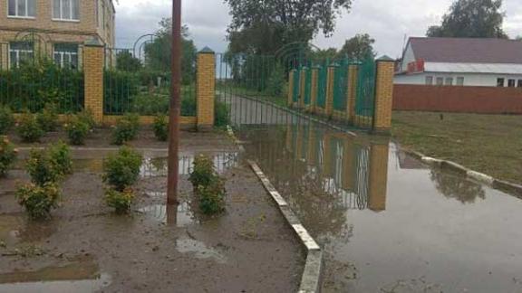 В пострадавшем от ураганного ветра селе Ладовская Балка продолжаются восстановительные работы