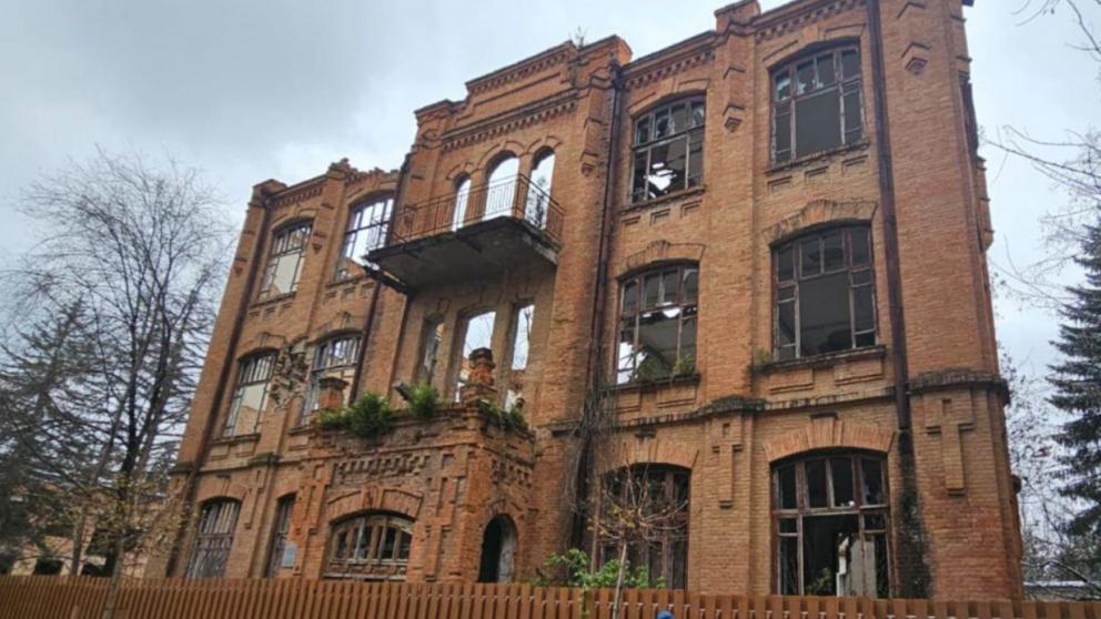 Впервые выставлена на торги бывшая мужская гимназия в Кисловодске