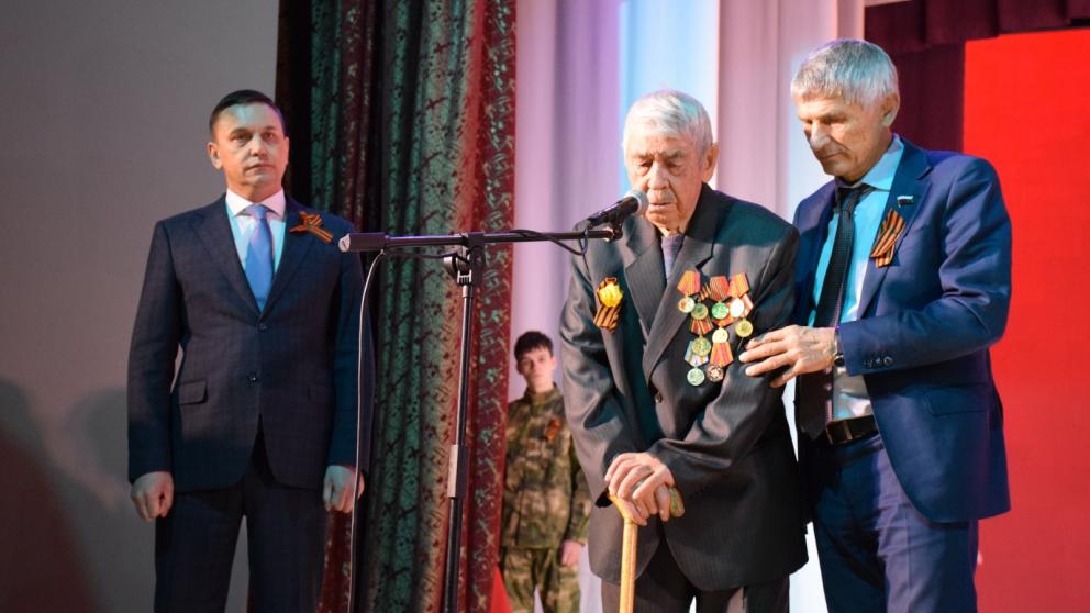 В Советском округе Ставрополья к юбилею Победы вручили 49 медалей

 