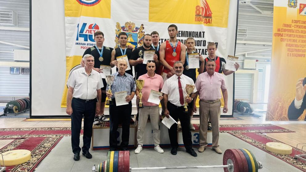 В Солнечнодольске прошло первенство Ставропольского края по тяжелой атлетике
