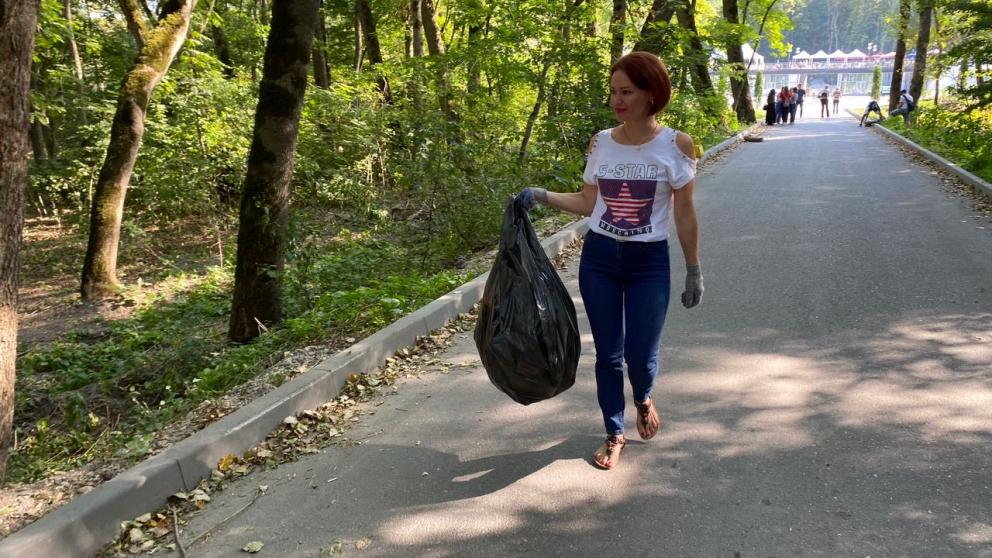 В Железноводске устроили «большую уборку» в Курортном парке