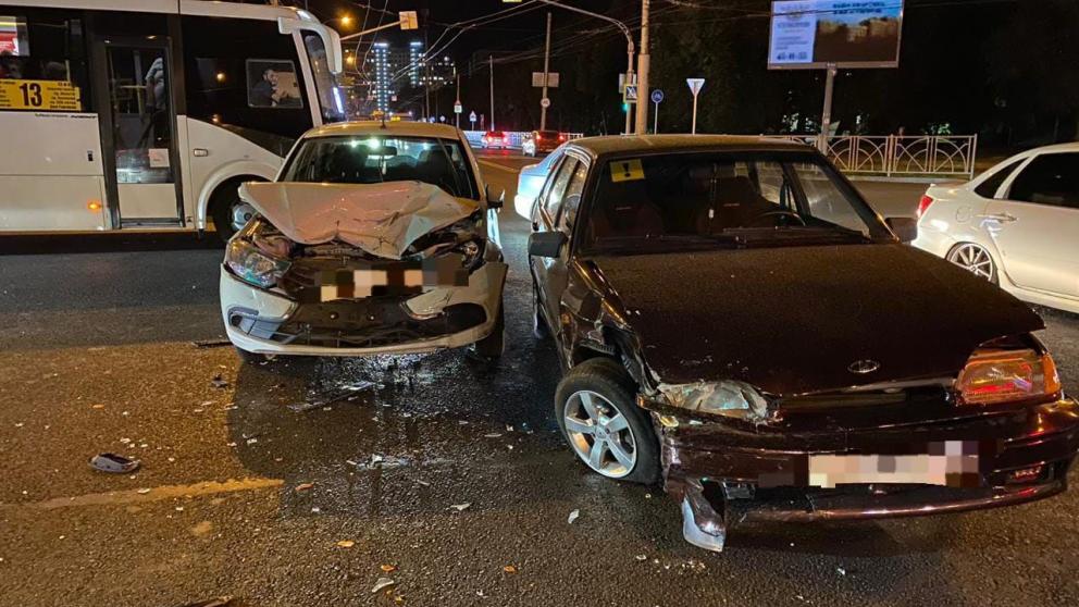 Пенсионерка пострадала при столкновении двух автомобилей в Ставрополе