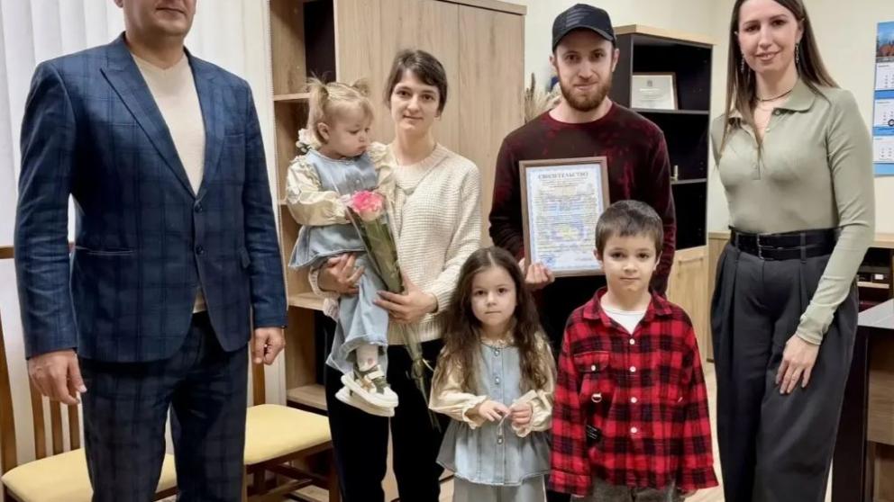 Две многодетные семьи Новоселицкого округа получили жилищные сертификаты