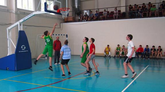 Районные соревнования по стритболу прошли в селе Александровском