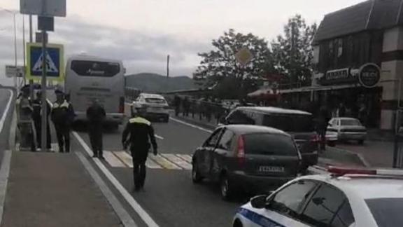 Автобус сбил девушку на пешеходном переходе в Предгорном округе