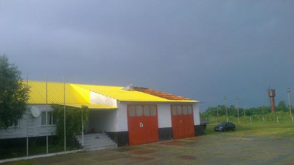 Пожарные трижды выезжали на помощь во время стихии в Петровский район