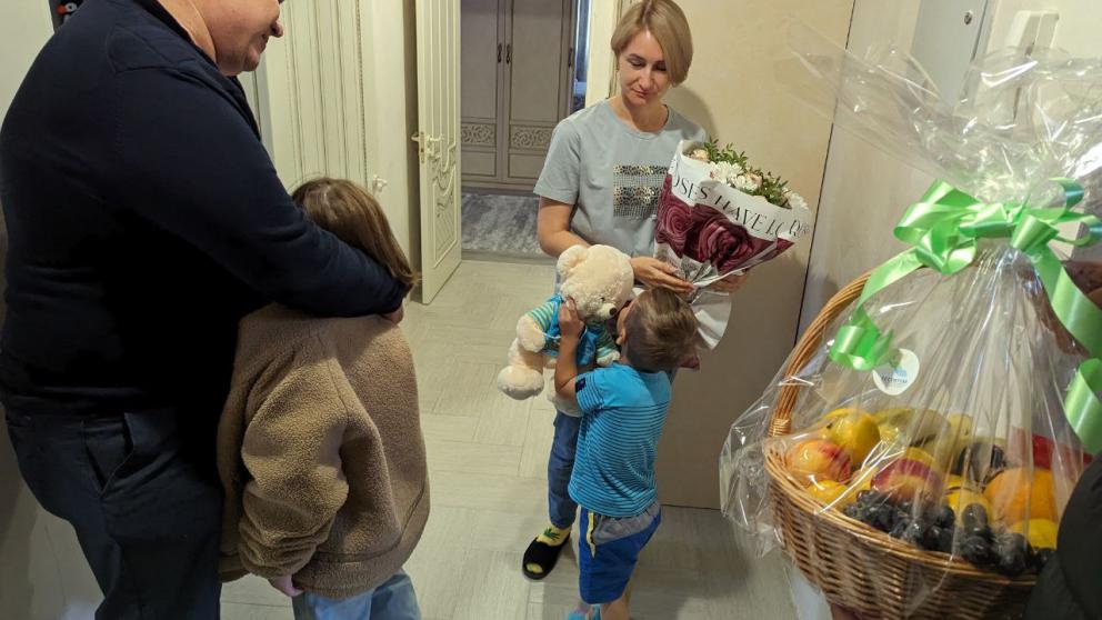 Глава Ессентуков навестил детей погибших героев специальной военной операции