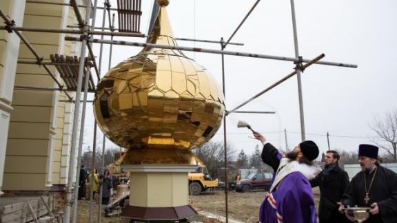 В ставропольском селе Побегайловка освящены купол и колокола местного храма