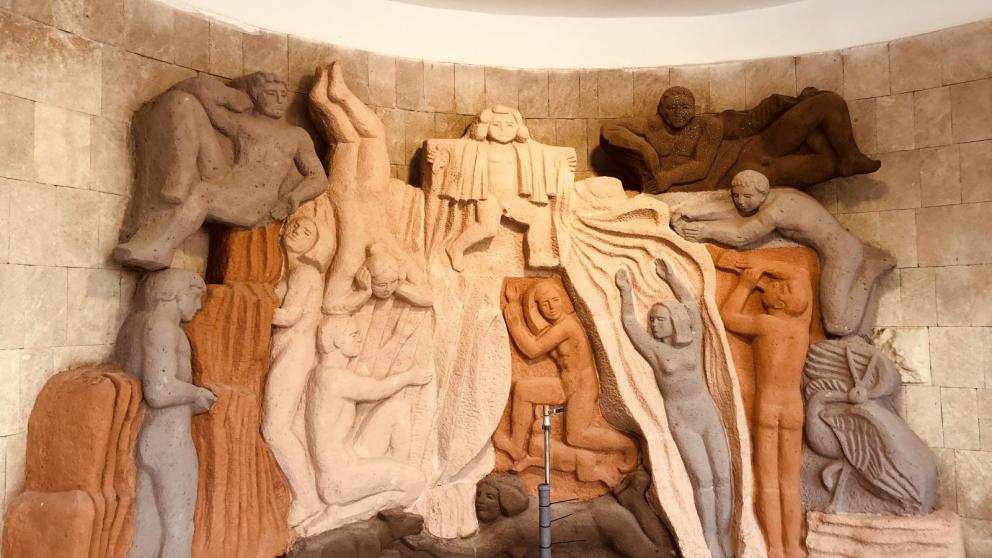 В Железноводске реставрируют каменное панно Смирновского бювета